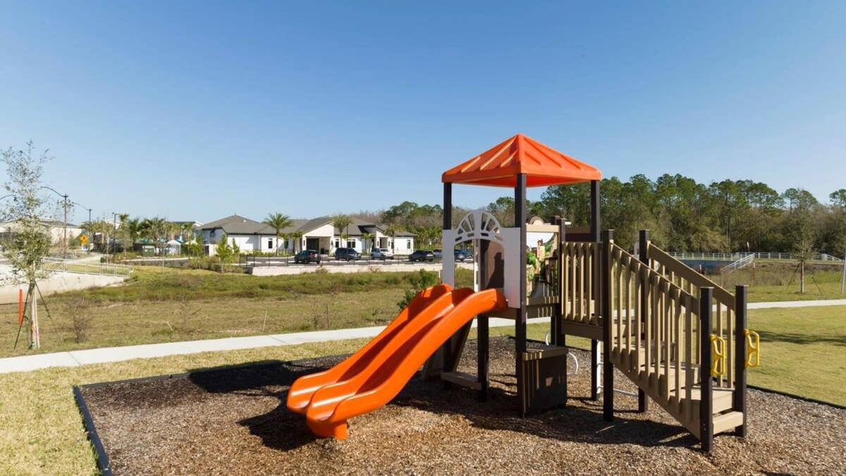 Stunning Family Friendly 5 Bd W/ Pool Close To @ Storey 4242 *