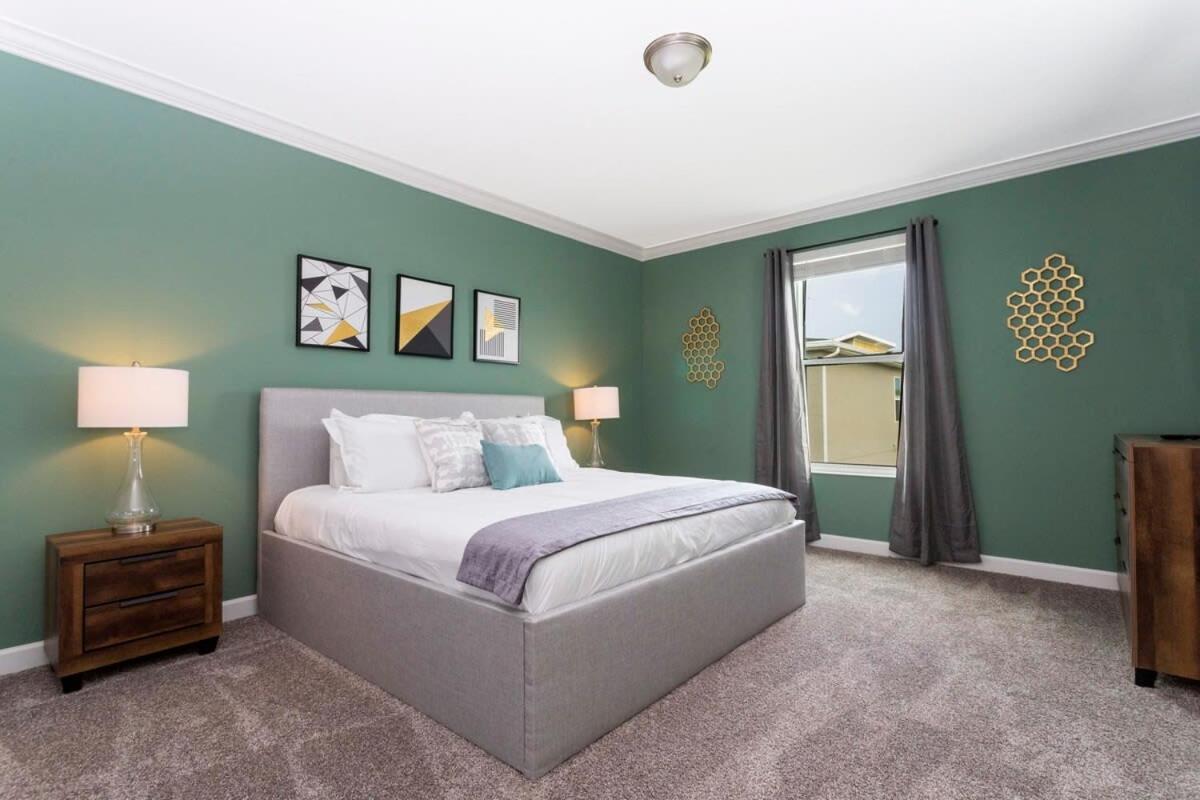 Stunning Family Friendly 5 Bd W/ Pool Close To @ Storey 4242 *