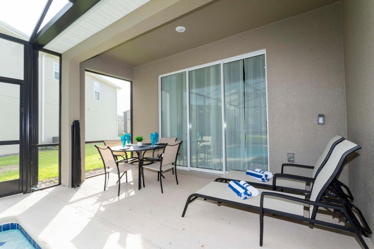 Stunning Family Friendly 5 Bd W/ Pool Close To @ Storey 4242 *