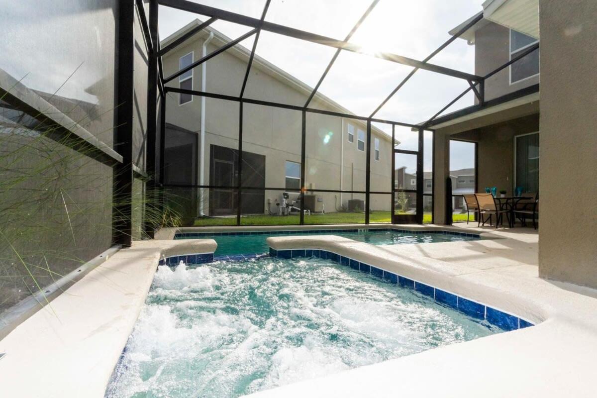 Holiday home Stunning Family Friendly 5 Bd W/ Pool Close To @ Storey 4242